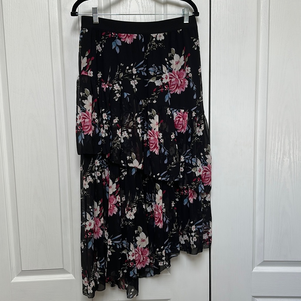 White House Black Market Ruffle Skirt